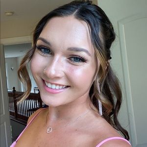 Meet your Posher, Alexandra